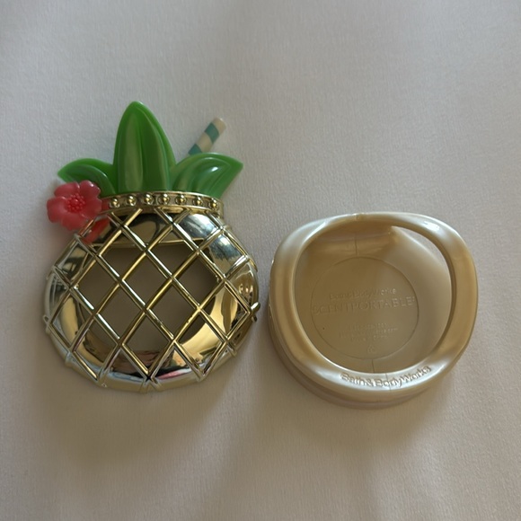 Bath & Body Works Pineapple Cocktail Visor Clip For Car Fragrances - Picture 4 of 5